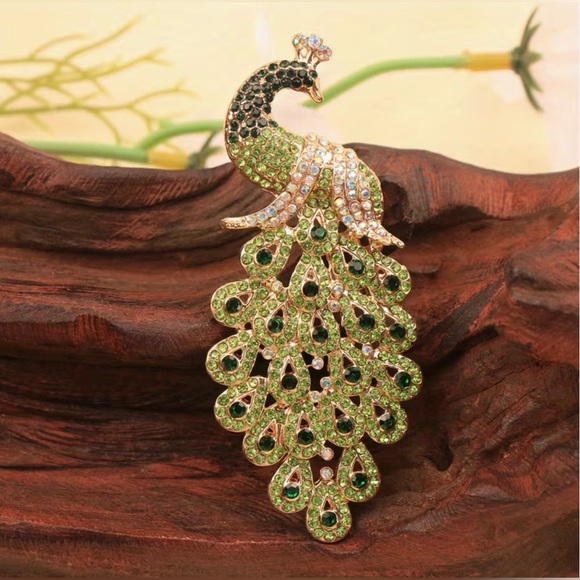 Peacock Rhinestone Encrusted Brooch Modern New Gold Tone - Picture 2 of 5